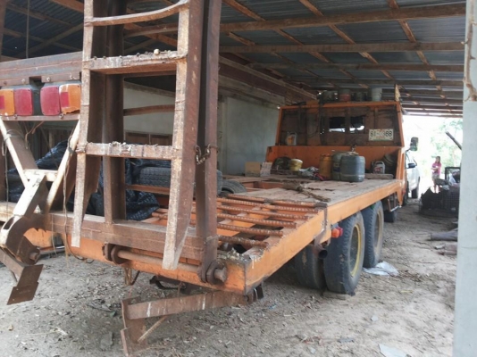 ขายรถสิบล้อเทรนเลอร์ลากรถเกี่ยวข้าว  เครื่อง EH700