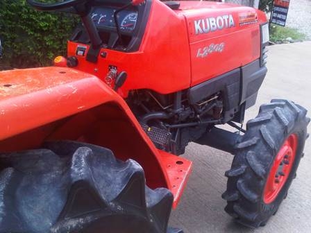 ขายรถไถ Kubota L 2808 (4WD)พร้อมผานหลัง พร้อมใช้งาน สีเดิมๆ ขายรถไถ Kubota L 2808 (4WD)พร้อมผานหลัง พร้อมใช้งาน สีเดิมๆ