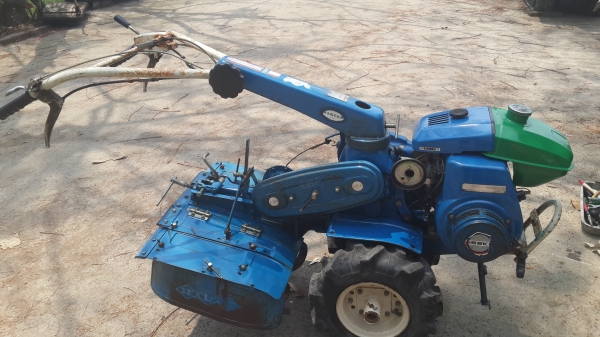 รถพรวนดิน