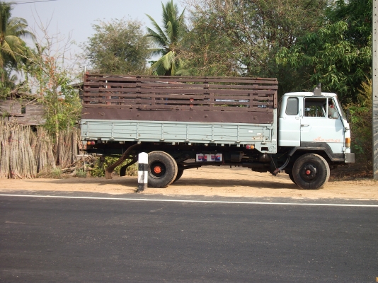 ต้องการขายรถ6ล้อmitsu  fusoรุ่นt620