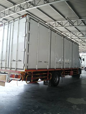 ขาย รถบรรทุกหกล้อ HINO FG 212 แรงม้า มี AIRBAG ตู้ 10 บาน ยาว 7.50 เมตร จดทะเบียน ปี 2556 สภาพเหมือน