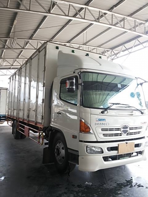 ขาย รถบรรทุกหกล้อ HINO FG 212 แรงม้า มี AIRBAG ตู้ 10 บาน ยาว 7.50 เมตร จดทะเบียน ปี 2556 สภาพเหมือน ขาย รถบรรทุกหกล้อ HINO FG 212 แรงม้า มี AIRBAG ตู้ 10 บาน ยาว 7.50 เมตร จดทะเบียน ปี 2556 สภาพเหมือน