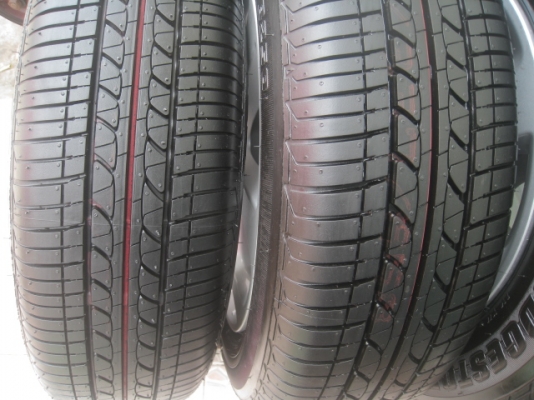 ขายล้อแม็ก Nissan march ล้อทำสีมาใหม่ 15"x5.5" et50 4รู100 พร้อมยางป้ายแดงปี13 สนใจติดต่อเล็กคลองงสามครับ 081-3747940