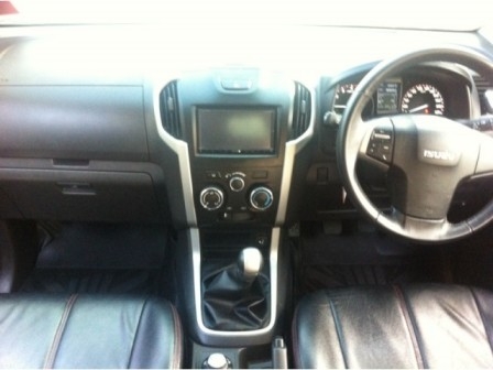 Dmax  v-cross ปี2012 MT สีดำ TOPสุดNAVI