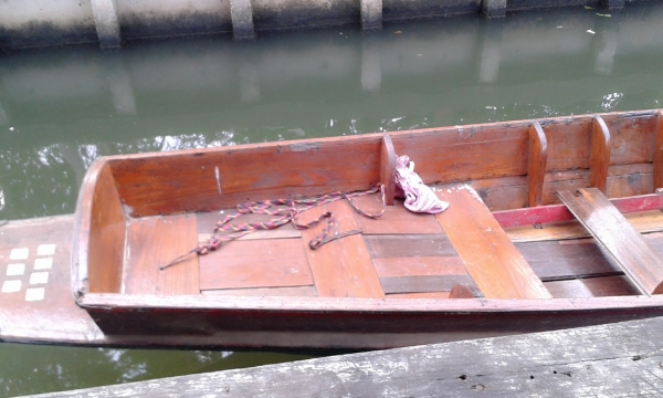 ขายเรือไม้สักขนาด 4 วา พร้อมเครื่องยนต์ติดแก๊ซ เรียบร้อยแล้ว สภาพพร้อมใช้ ขายเรือไม้สักขนาด 4 วา พร้อมเครื่องยนต์ติดแก๊ซ เรียบร้อยแล้ว สภาพพร้อมใช้