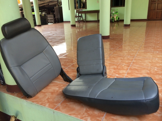 เบาะรถตู้