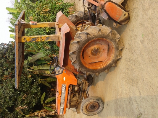 ขายรถไถL2202ข้างขาวสภาพตามรูปเลยครับใช้งานอยู่พร้อมอุปกรณ์