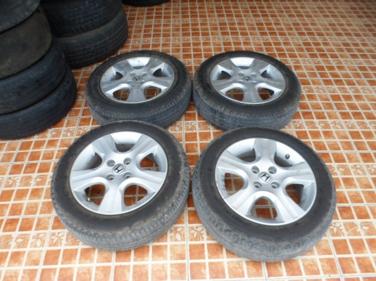 แม็กJazz(โฉมปัจจุบัน)ยาง175/65/15 ปี13  ดอกสวยๆ แม็กสภาพสวยๆ มีรอยนิดหน่อยไม่เยอะ