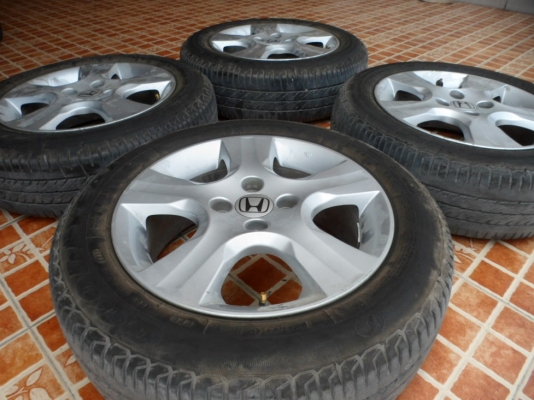 แม็กJazz(โฉมปัจจุบัน)ยาง175/65/15 ปี13  ดอกสวยๆ แม็กสภาพสวยๆ มีรอยนิดหน่อยไม่เยอะ