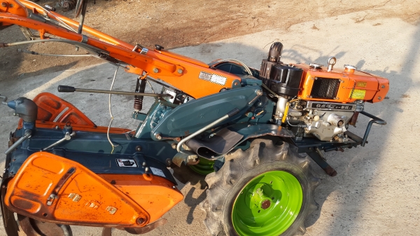 รถพรวนดิน