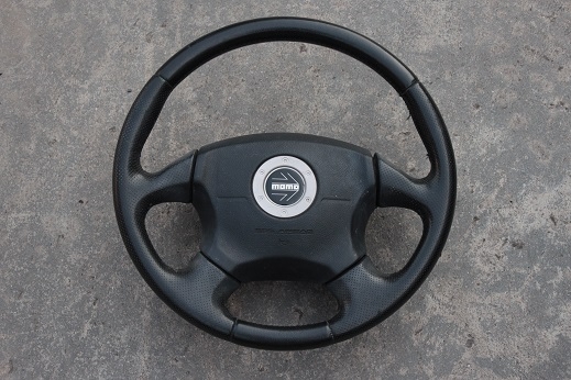 พวงมาลัยหนังแท้ MOMO สภาพดี