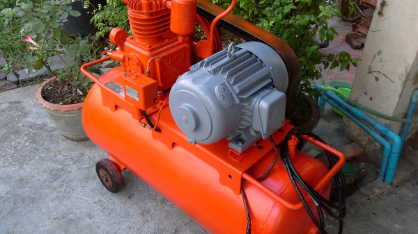 ขายปั้มลม sanco japan 2 สูบตั้ง มอเตอร์ไฟ 220 V ไฟบ้าน