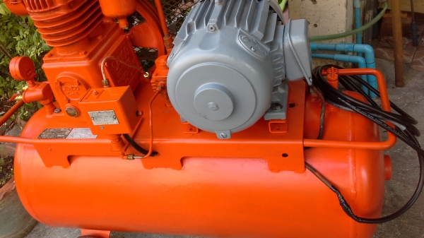 ขายปั้มลม sanco japan 2 สูบตั้ง มอเตอร์ไฟ 220 V ไฟบ้าน