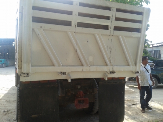 ISUZU เดกก้า 10ล้อดั้มพ์ 2เพลา 270แรง ยูโร2 ปี 48  รถสวยพร้อมใช้งาน เล่มพร้อมโอน 087-2976734