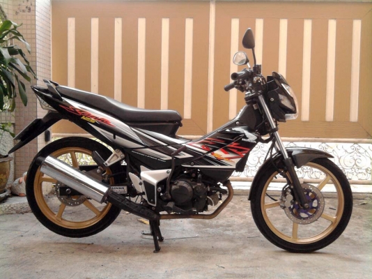 ขออนุญาติขาย Honda Sonic New 125 ตัว TOP สตาร์ทมือ ล้อแม็ก โอนฟรีครับ