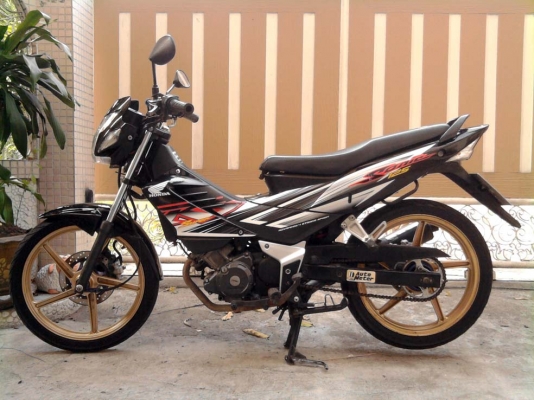 ขออนุญาติขาย Honda Sonic New 125 ตัว TOP สตาร์ทมือ ล้อแม็ก โอนฟรีครับ