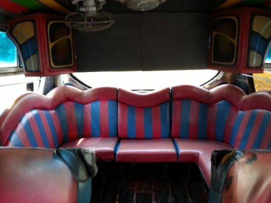 รถอีซูซุ 6 ล้อ ( รถบัส )  260 แรงม้า. ปี 52    สนใจติดต่อ 081 - 6079515