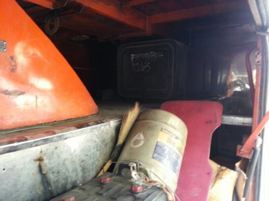 รถอีซูซุ 6 ล้อ ( รถบัส )  260 แรงม้า. ปี 52    สนใจติดต่อ 081 - 6079515