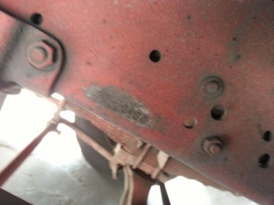 รถอีซูซุ 6 ล้อ ( รถบัส )  260 แรงม้า. ปี 52    สนใจติดต่อ 081 - 6079515