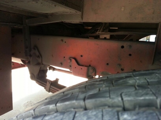 รถอีซูซุ 6 ล้อ ( รถบัส )  260 แรงม้า. ปี 52    สนใจติดต่อ 081 - 6079515