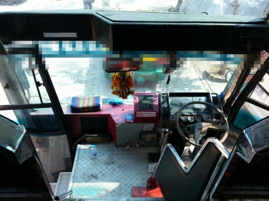 รถอีซูซุ 6 ล้อ ( รถบัส )  260 แรงม้า. ปี 52    สนใจติดต่อ 081 - 6079515