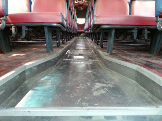 รถอีซูซุ 6 ล้อ ( รถบัส )  260 แรงม้า. ปี 52    สนใจติดต่อ 081 - 6079515