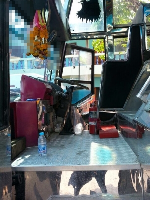 รถอีซูซุ 6 ล้อ ( รถบัส )  260 แรงม้า. ปี 52    สนใจติดต่อ 081 - 6079515