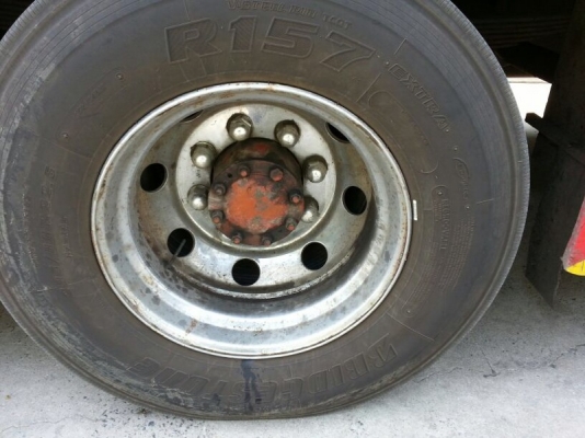 รถอีซูซุ 6 ล้อ ( รถบัส )  260 แรงม้า. ปี 52    สนใจติดต่อ 081 - 6079515