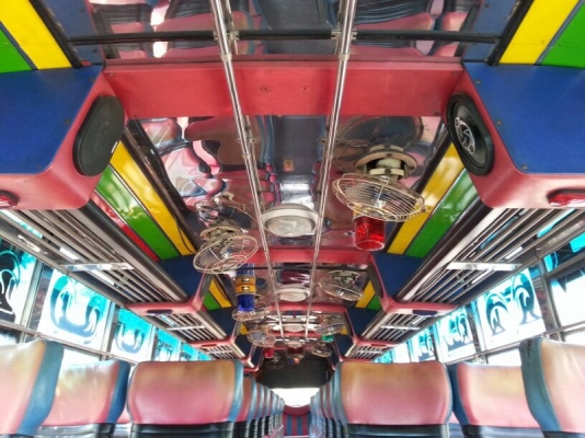 รถอีซูซุ 6 ล้อ ( รถบัส )  260 แรงม้า. ปี 52    สนใจติดต่อ 081 - 6079515