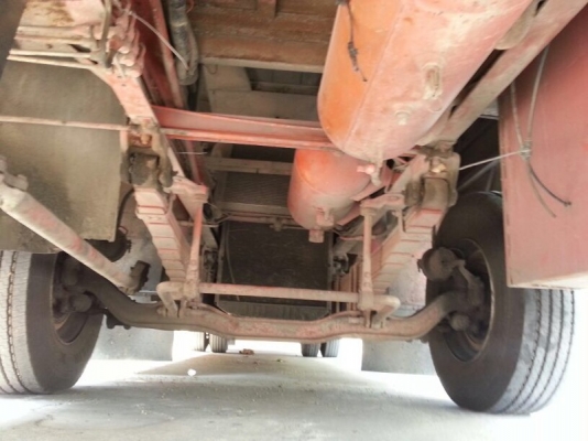 รถอีซูซุ 6 ล้อ ( รถบัส )  260 แรงม้า. ปี 52    สนใจติดต่อ 081 - 6079515