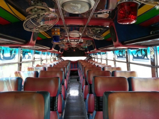 รถอีซูซุ 6 ล้อ ( รถบัส )  260 แรงม้า. ปี 52    สนใจติดต่อ 081 - 6079515