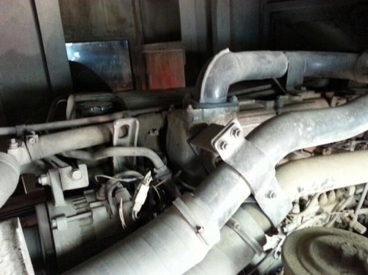 รถอีซูซุ 6 ล้อ ( รถบัส )  260 แรงม้า. ปี 52    สนใจติดต่อ 081 - 6079515