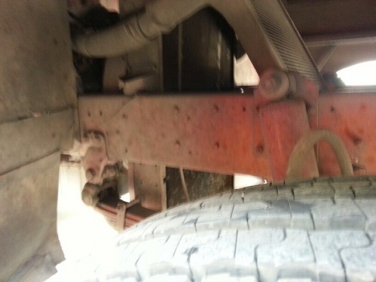 รถอีซูซุ 6 ล้อ ( รถบัส )  260 แรงม้า. ปี 52    สนใจติดต่อ 081 - 6079515