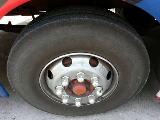 รถอีซูซุ 6 ล้อ ( รถบัส )  260 แรงม้า. ปี 52    สนใจติดต่อ 081 - 6079515