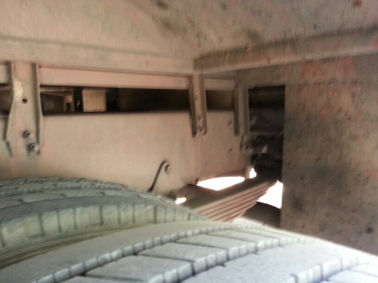 รถอีซูซุ 6 ล้อ ( รถบัส )  260 แรงม้า. ปี 52    สนใจติดต่อ 081 - 6079515