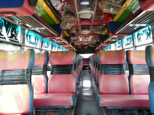 รถอีซูซุ 6 ล้อ ( รถบัส )  260 แรงม้า. ปี 52    สนใจติดต่อ 081 - 6079515