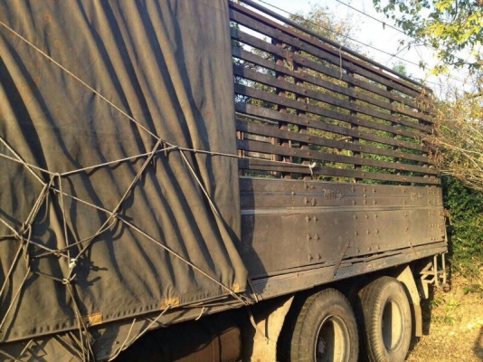 รถฮีโน่ 10 ล้อ รั้ว  ( ไม่ดั้ม )  195 แรงม้า. สนใจติดต่อ 081 - 6079515