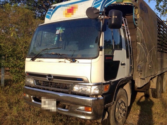 รถฮีโน่ 10 ล้อ รั้ว  ( ไม่ดั้ม )  195 แรงม้า. สนใจติดต่อ 081 - 6079515