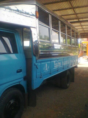 ***ขายแล้วครับขอบคุณ Truck2hand ขาย6ล้อหลังคาโดยสาร ISUZU 100HP 4BC2 เครื่องดี เกียร์ดี ช่วงล่างเดิม คัสซีเดิมไม่ปะไม่ดาม กระบะพื้นไม้หลังคาโดยสาร 4.30ม. ยางดี6เส้น หัวเก๋งสวยไม่ผุ ภายในดีคอนโซลครบ พ.ธรรมดา พร้้อมใช้งาน ถอดป้ายเหลืองออกแล้ว ราคาต่อรองได้เ