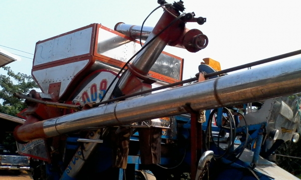 รถเกี่ยวข้าว+เทเลอร์ 10 ล้อ ( 620000 ) รถเกี่ยวข้าว+เทเลอร์ 10 ล้อ ( 620000 )