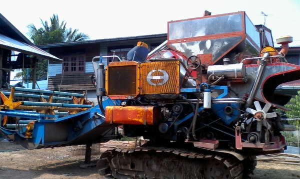 รถเกี่ยวข้าว+เทเลอร์ 10 ล้อ ( 620000 ) รถเกี่ยวข้าว+เทเลอร์ 10 ล้อ ( 620000 )