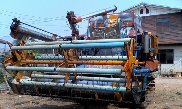 รถเกี่ยวข้าว+เทเลอร์ 10 ล้อ ( 620000 ) รถเกี่ยวข้าว+เทเลอร์ 10 ล้อ ( 620000 )