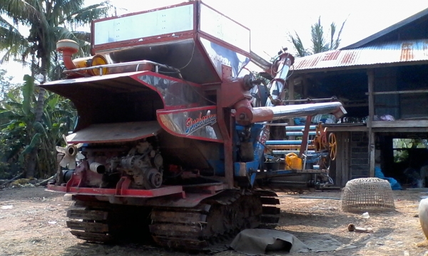 รถเกี่ยวข้าว+เทเลอร์ 10 ล้อ   ( 620000 )