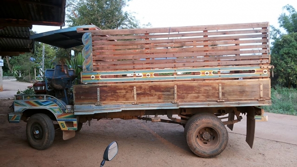 ***ขายแล้วครับขอบคุณ Truck2hand ขายด่วนๆ !! แต๋น6ล้อ ราคาเบาๆ เครื่องKUBOTA RT110 11แรง เครื่องแน่น สตาร์ทติดง่าย เกียร์อีสุเอลดีไม่หลุด ช่วงล่างคานหน้าบัดดี้ เฟืองท้าย 85 คัสซีหน้า5 สวยเดิมไม่ผุ กระบะพื้นไม้คอกไม้สูงสภาพดี ไม่มีผุ มีหลังคา พ.ธรรมดา ยางหน ***ขายแล้วครับขอบคุณ Truck2hand ขายด่วนๆ !! แต๋น6ล้อ ราคาเบาๆ เครื่องKUBOTA RT110 11แรง เครื่องแน่น สตาร์ทติดง่าย เกียร์อีสุเอลดีไม่หลุด ช่วงล่างคานหน้าบัดดี้ เฟืองท้าย 85 คัสซีหน้า5 สวยเดิมไม่ผุ กระบะพื้นไม้คอกไม้สูงสภาพดี ไม่มีผุ มีหลังคา พ.ธรรมดา ยางหน