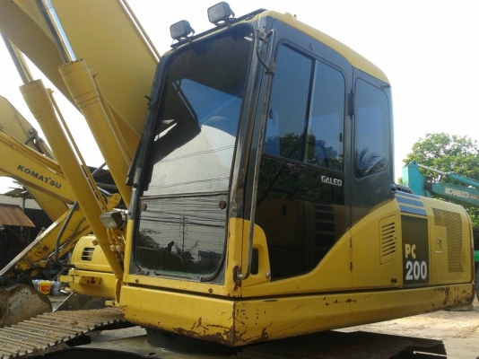 KOMATSU PC200-7