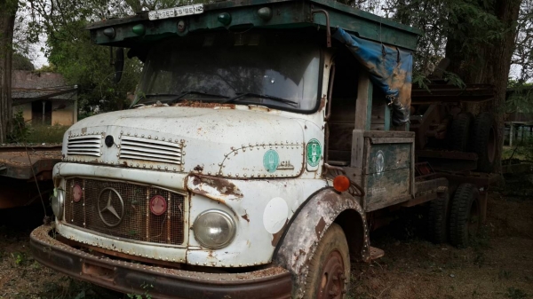 หกล้อเบ้นซ์ เครื่องดีเซล ๖ สูบ ชอบราคาเท่าไร ต่อรองกันได้ครับ