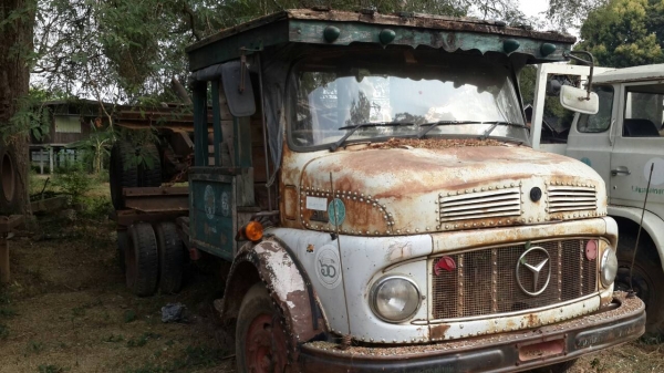 หกล้อเบ้นซ์ เครื่องดีเซล ๖ สูบ ชอบราคาเท่าไร ต่อรองกันได้ครับ