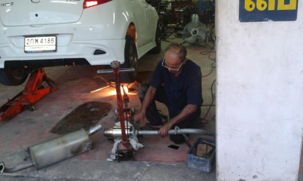 ขายท่อแต่ง Mazda2 สภาพใหม่ๆราคา 2000 บาทครับ