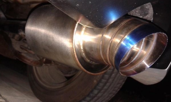 ขายท่อแต่ง Mazda2 สภาพใหม่ๆราคา 2000 บาทครับ