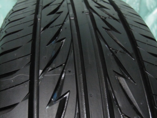ขายยาง Bridgestone ขนาด 185 55R 16 ขอบ 16 ตุ่มหน้ายางมีครบทุกเส้น